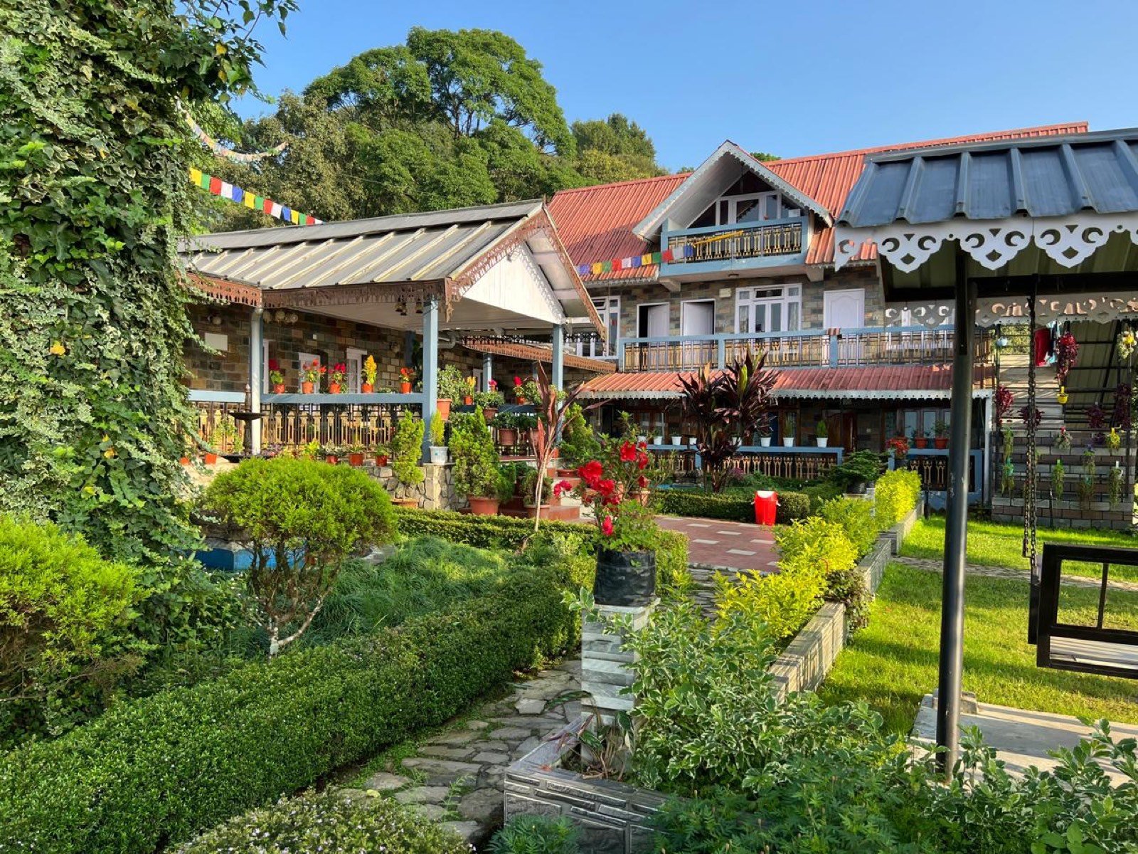 Saino Heritage Bungalow No. 3 and garden in Takdah Cantonment, Darjeeling
